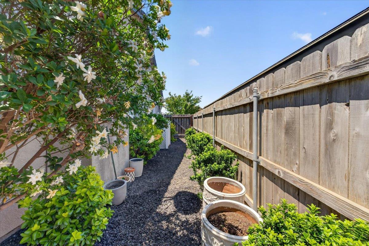 437 Silver Ridge Ct, Oakdale, CA 95361