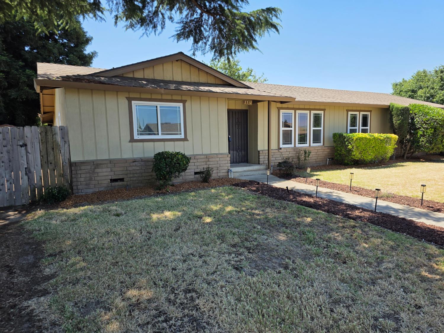 3712 E Orangeburg Ave, Modesto, CA 95355