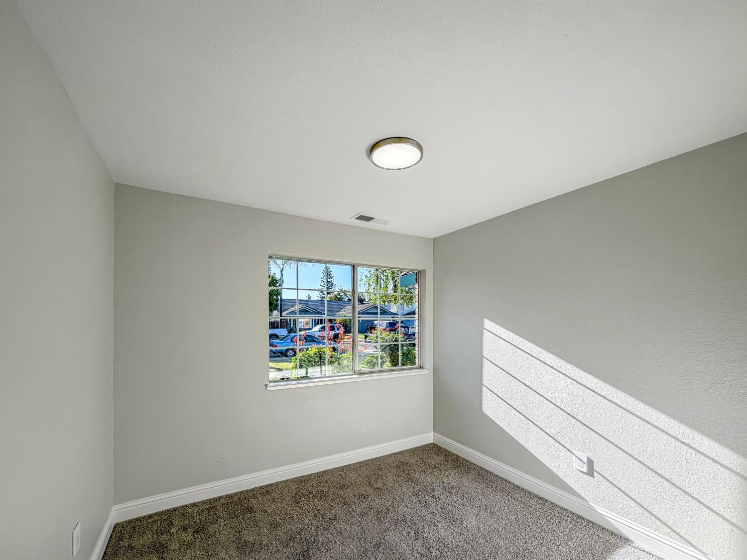 4141 Summerfield Dr, Turlock, CA 95382