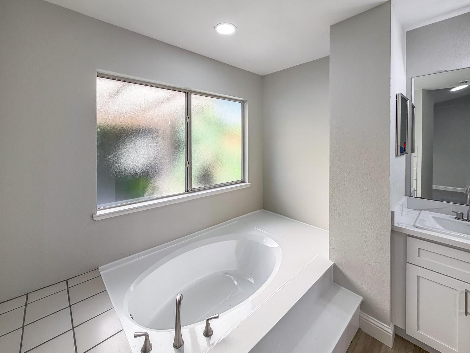 4141 Summerfield Dr, Turlock, CA 95382