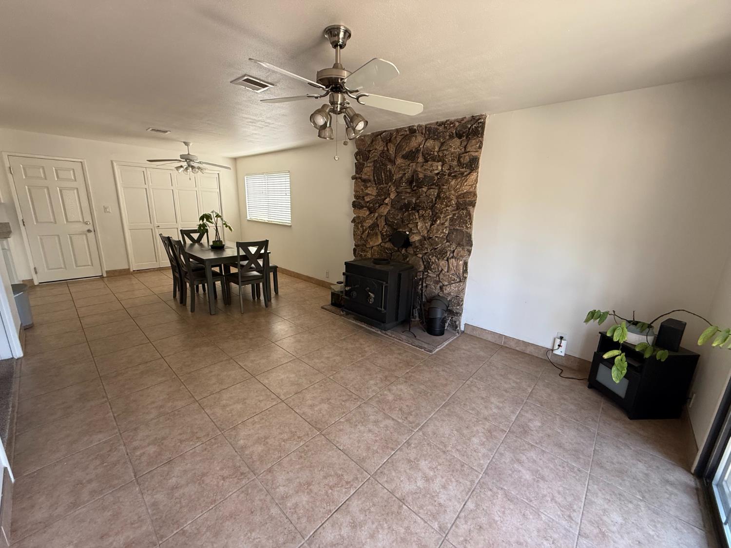 1064 Tioga Way, Manteca, CA 95337