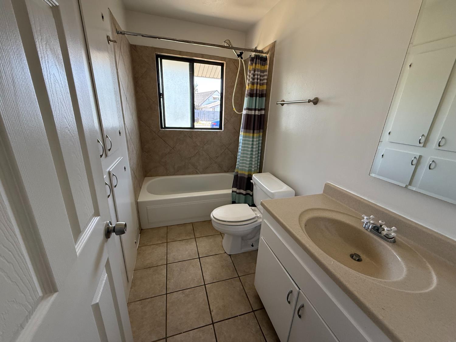 1064 Tioga Way, Manteca, CA 95337