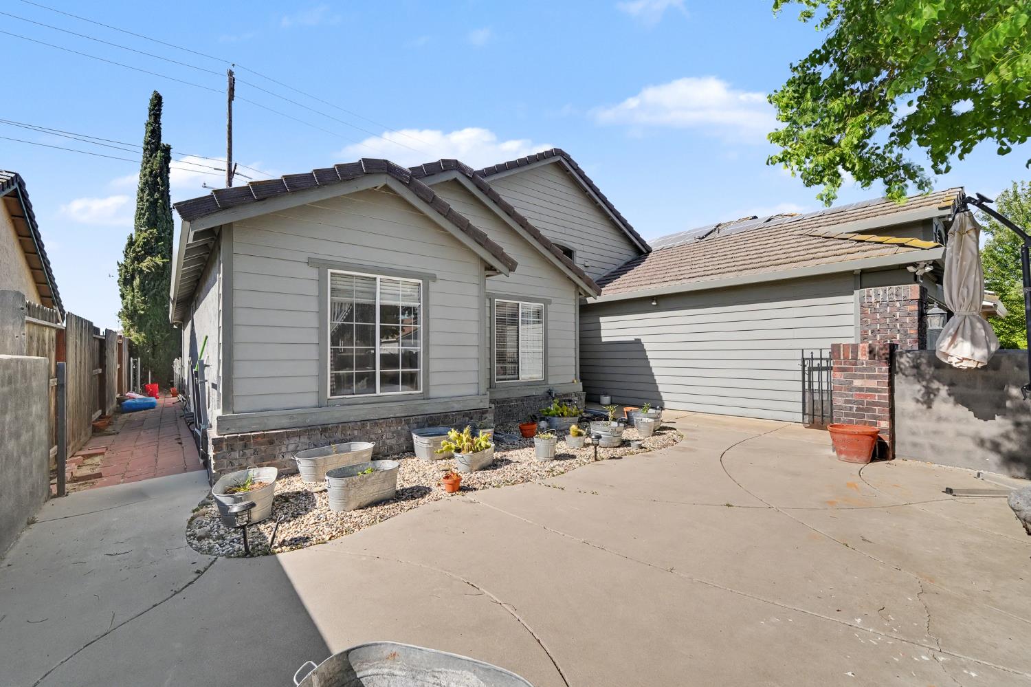 1750 E G St, Oakdale, CA 95361