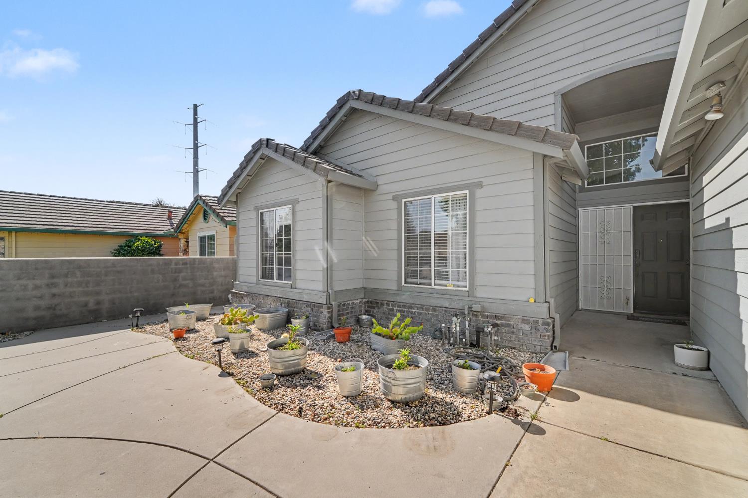 1750 E G St, Oakdale, CA 95361