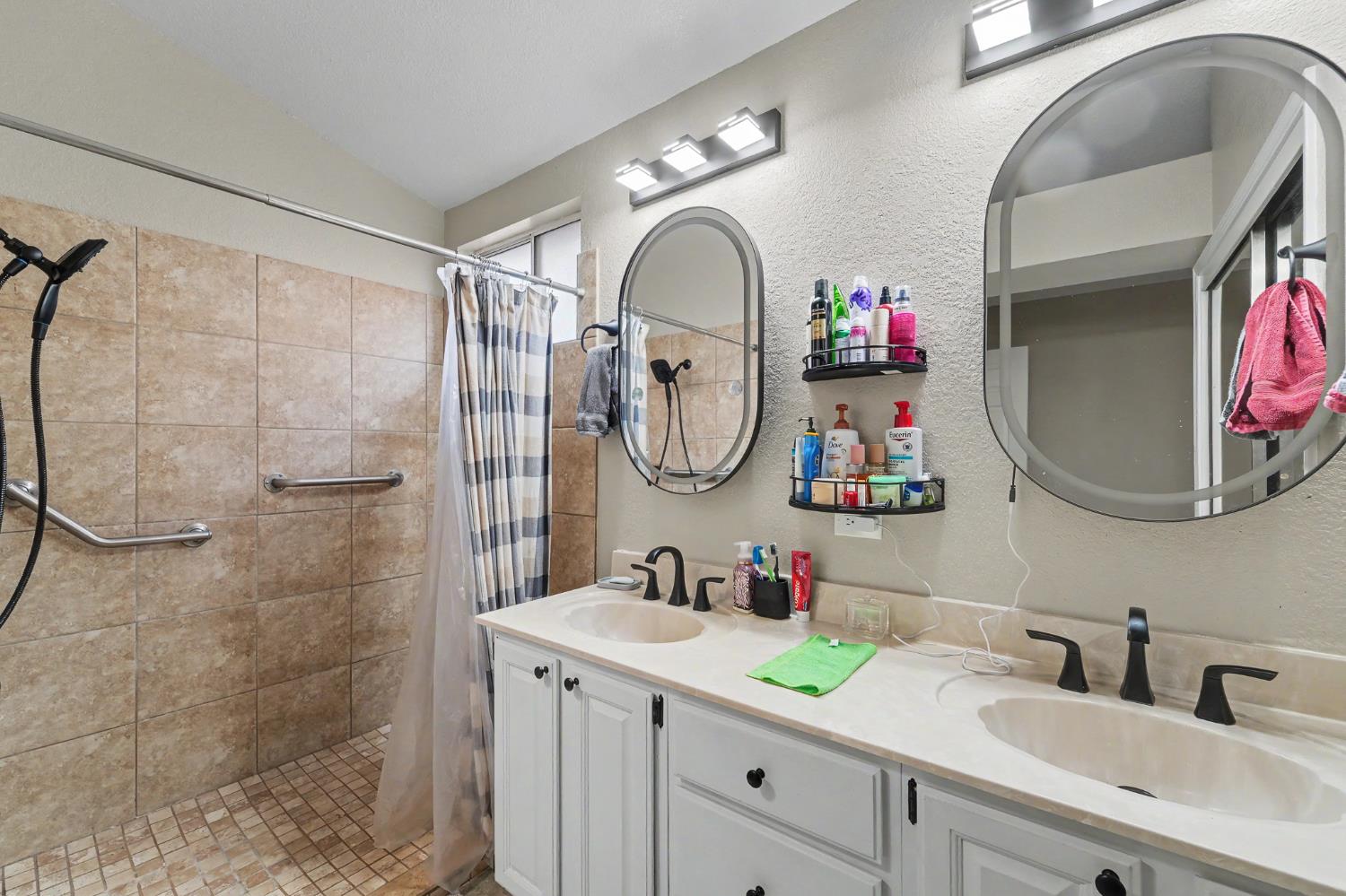 1750 E G St, Oakdale, CA 95361