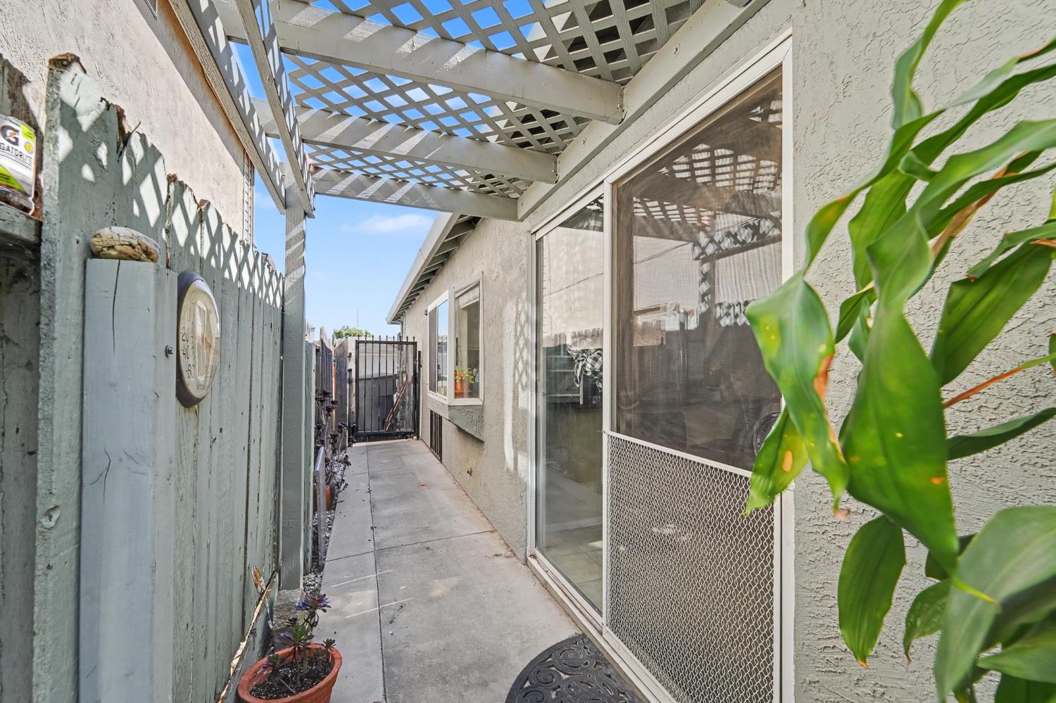 1750 E G St, Oakdale, CA 95361