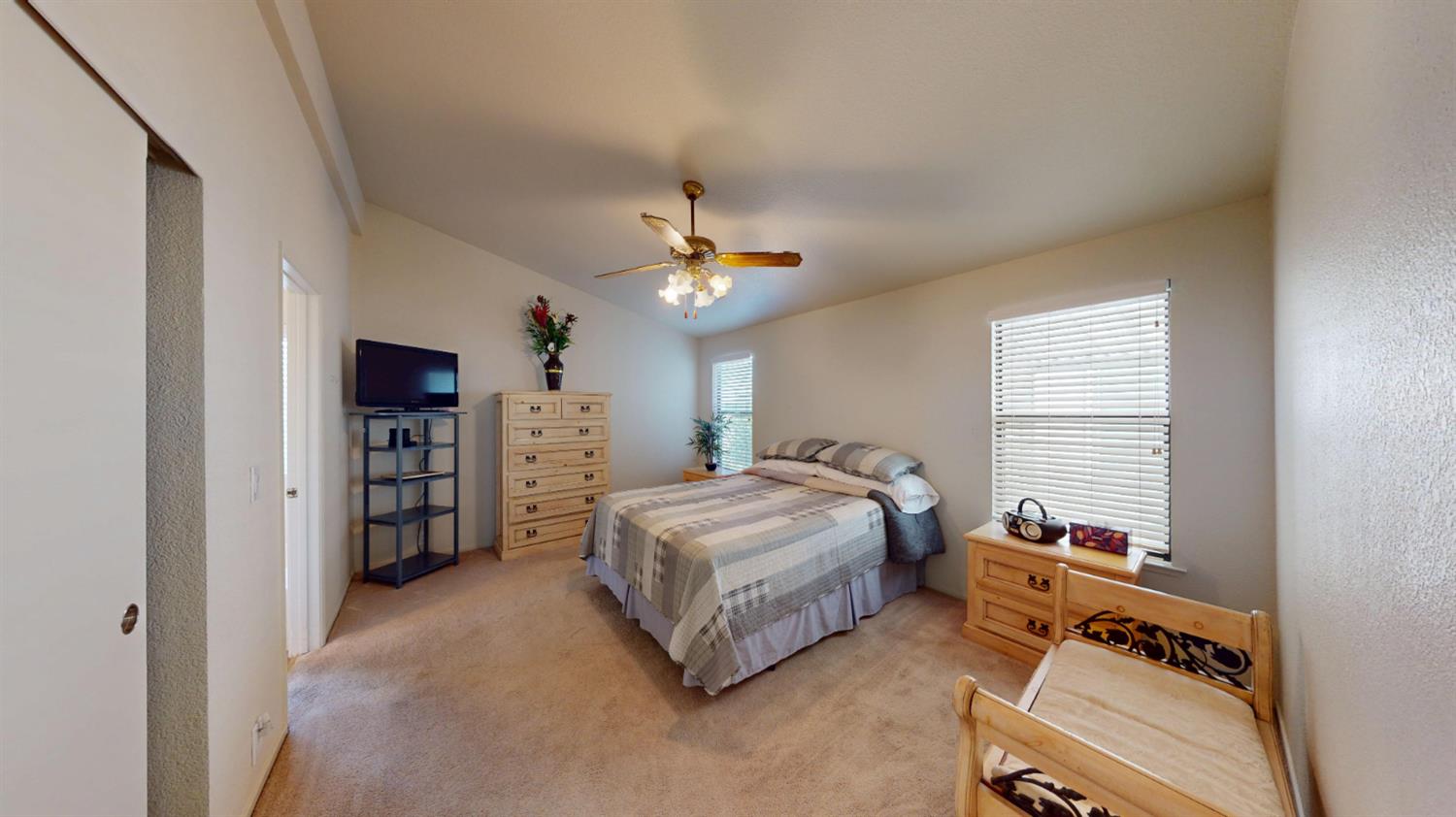 1500 E Held Dr #55, Modesto, CA 95355