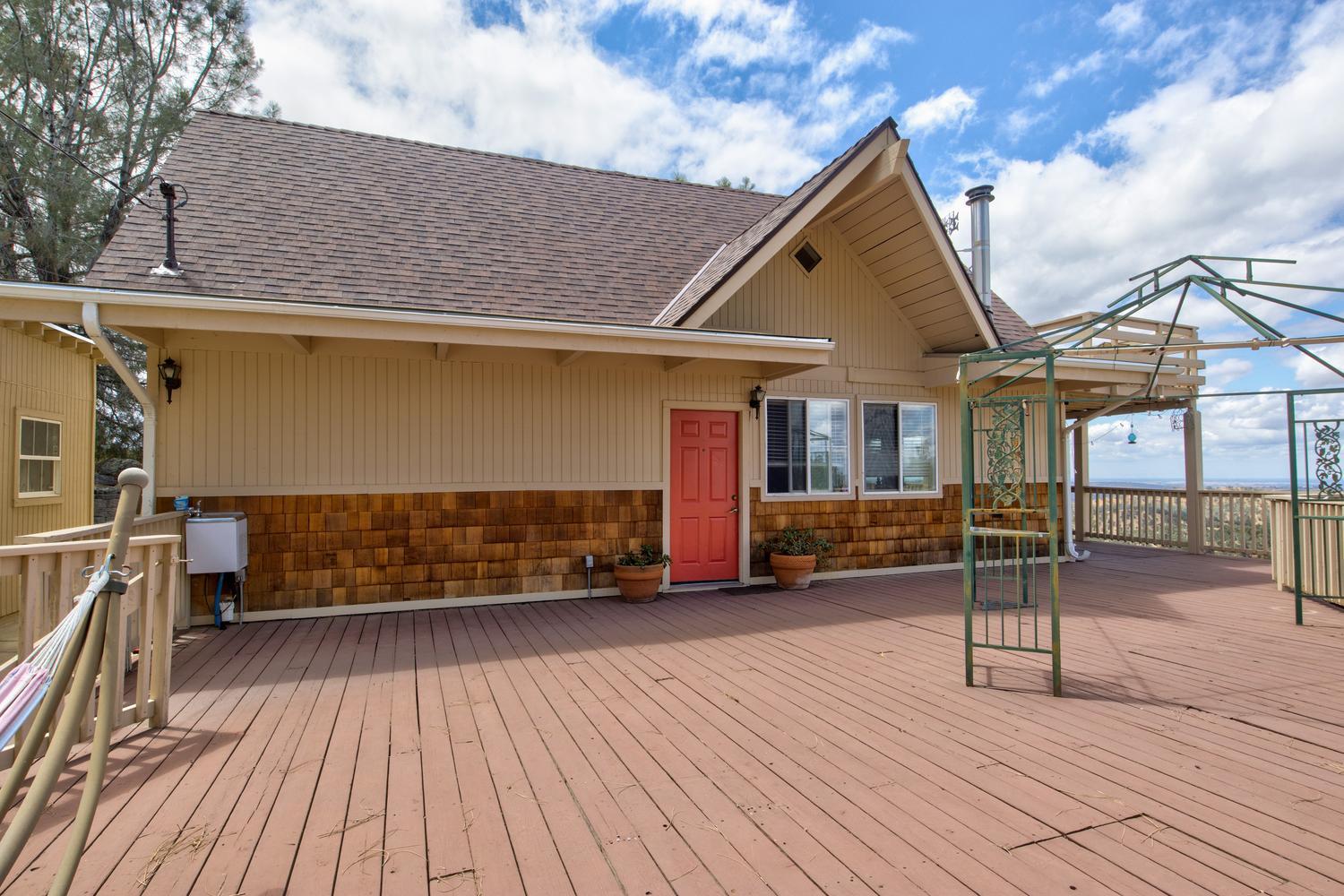 5874 Arbolada Dr, La Grange, CA 95329