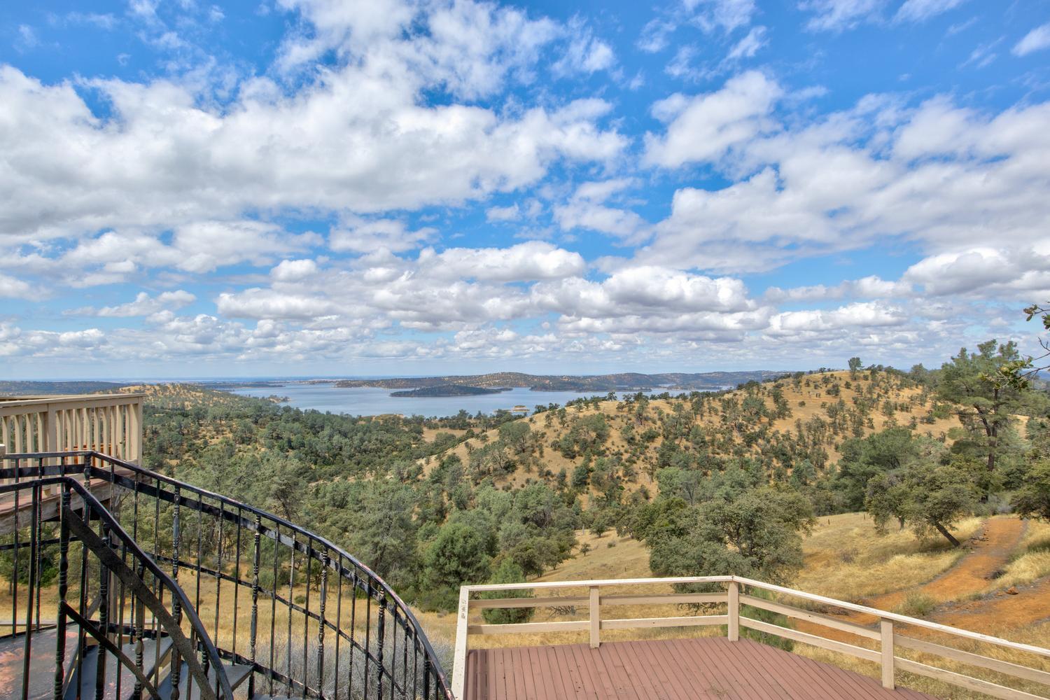 5874 Arbolada Dr, La Grange, CA 95329