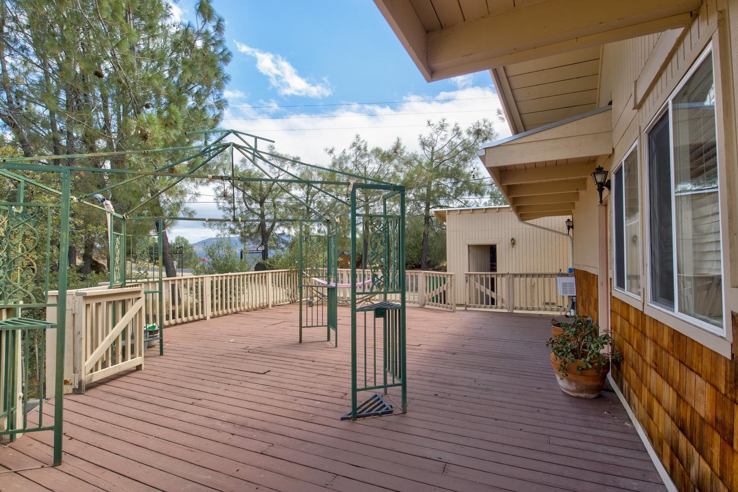 5874 Arbolada Dr, La Grange, CA 95329