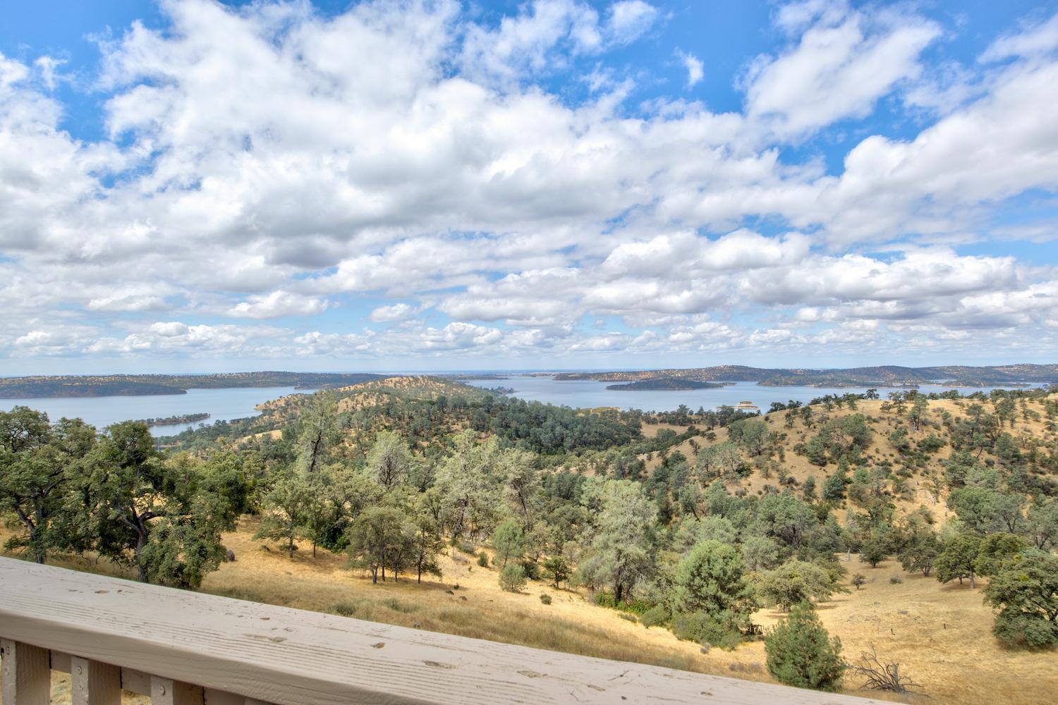 5874 Arbolada Dr, La Grange, CA 95329