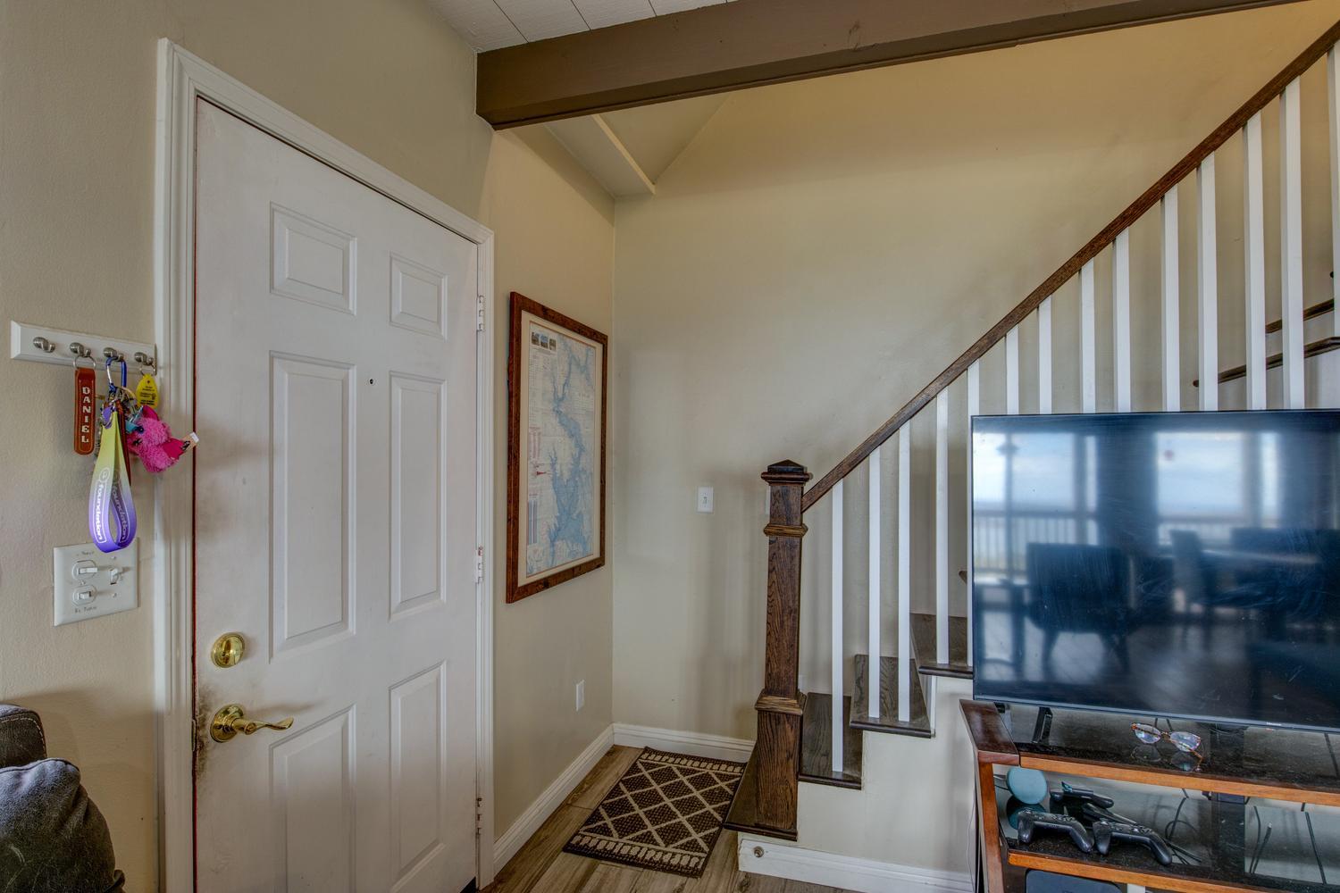 5874 Arbolada Dr, La Grange, CA 95329