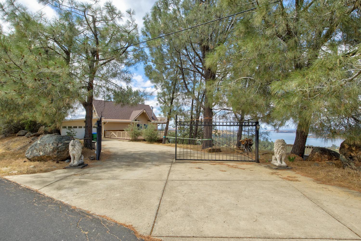 5874 Arbolada Dr, La Grange, CA 95329
