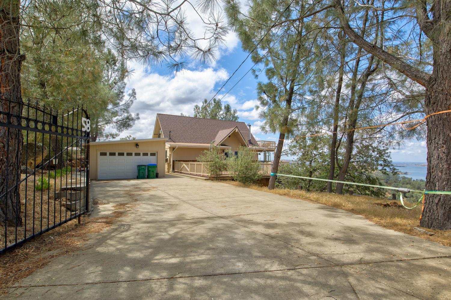 5874 Arbolada Dr, La Grange, CA 95329