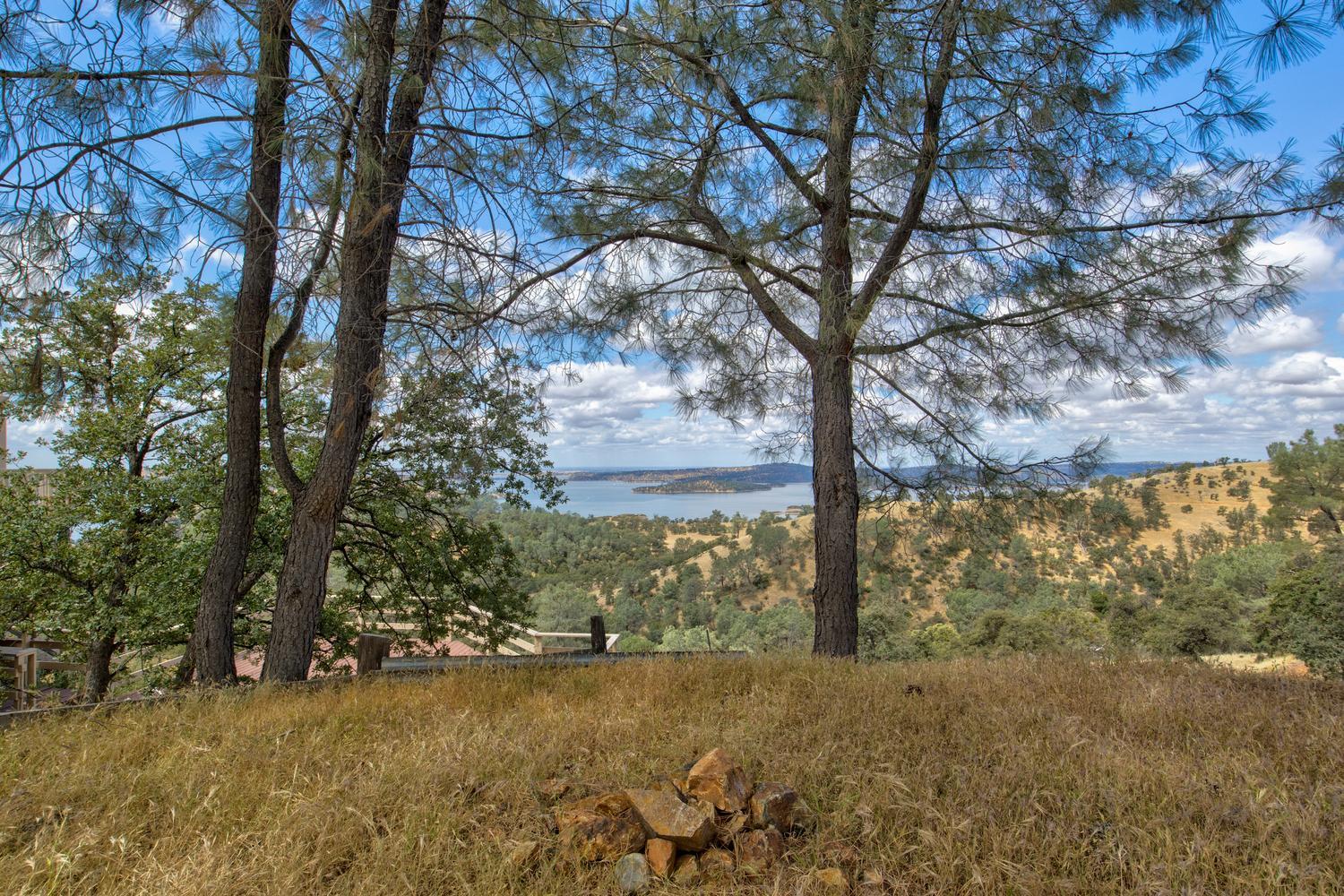 5874 Arbolada Dr, La Grange, CA 95329