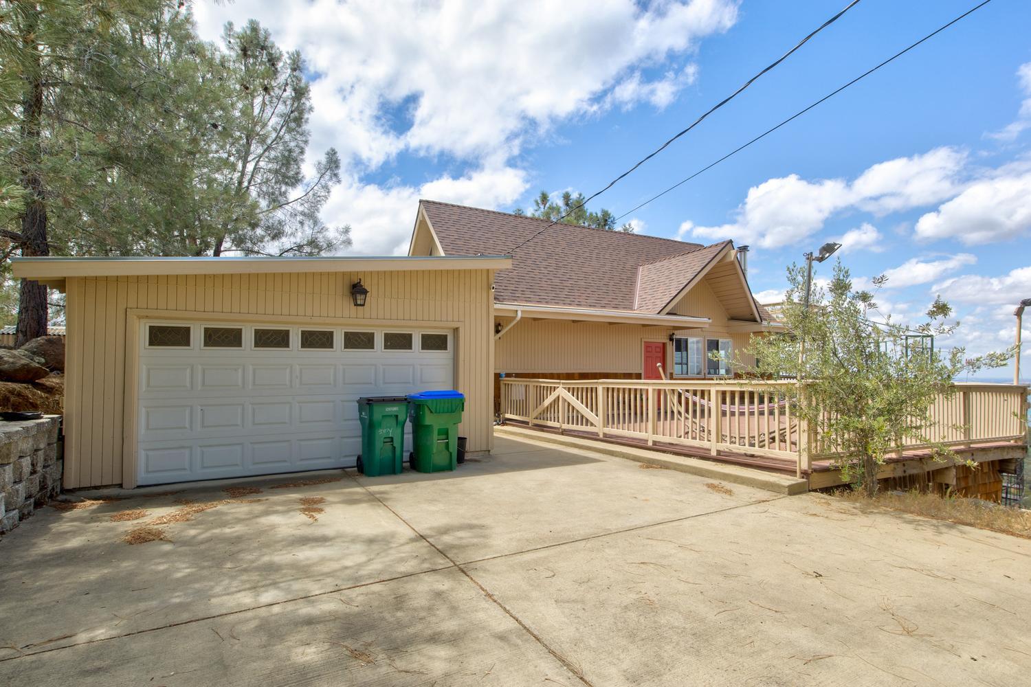 5874 Arbolada Dr, La Grange, CA 95329