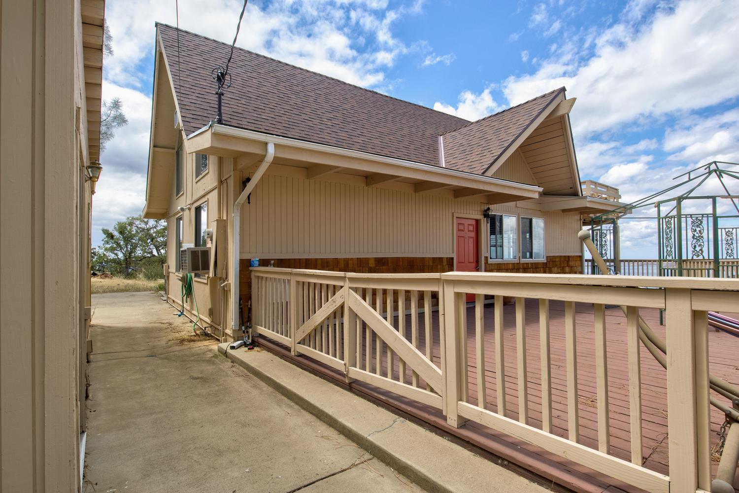 5874 Arbolada Dr, La Grange, CA 95329