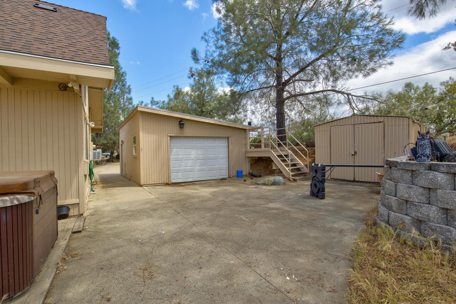 5874 Arbolada Dr, La Grange, CA 95329