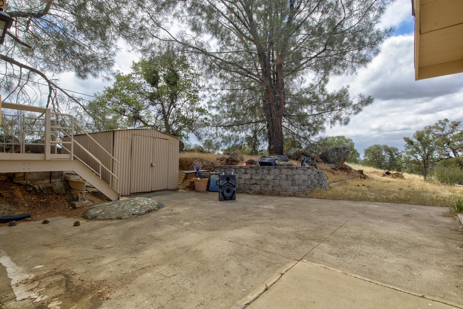 5874 Arbolada Dr, La Grange, CA 95329