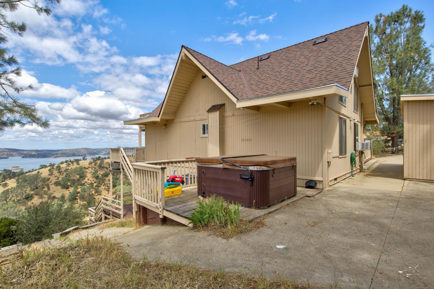 5874 Arbolada Dr, La Grange, CA 95329