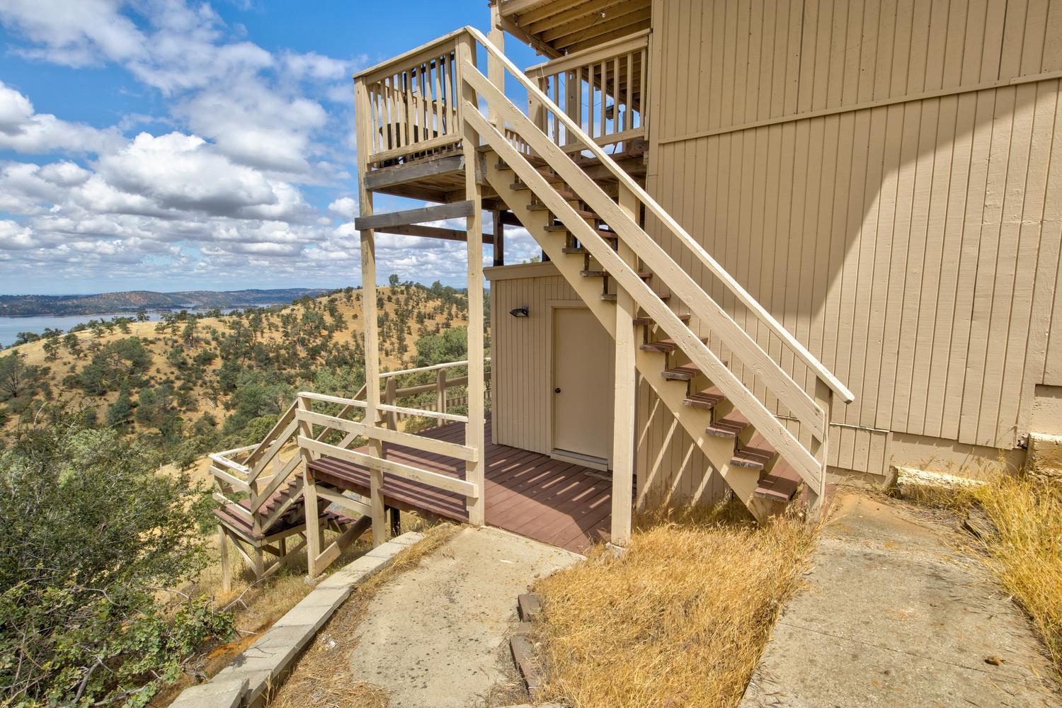 5874 Arbolada Dr, La Grange, CA 95329