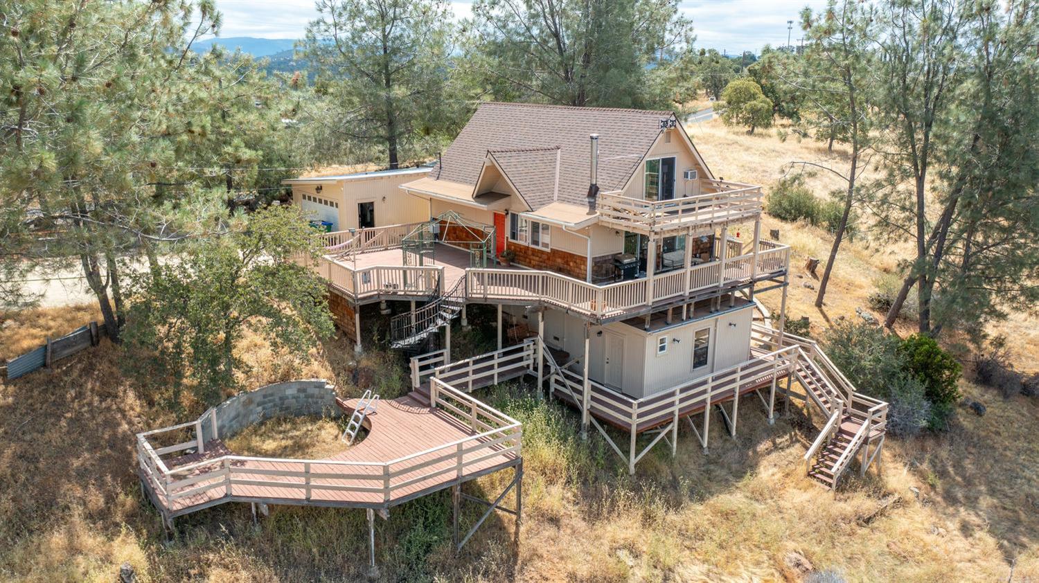 5874 Arbolada Dr, La Grange, CA 95329