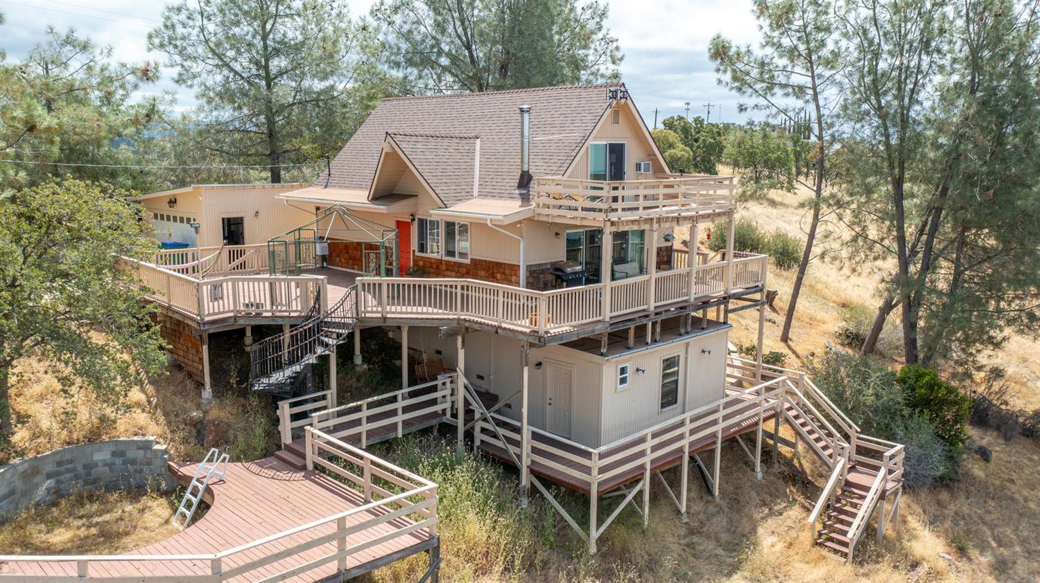 5874 Arbolada Dr, La Grange, CA 95329