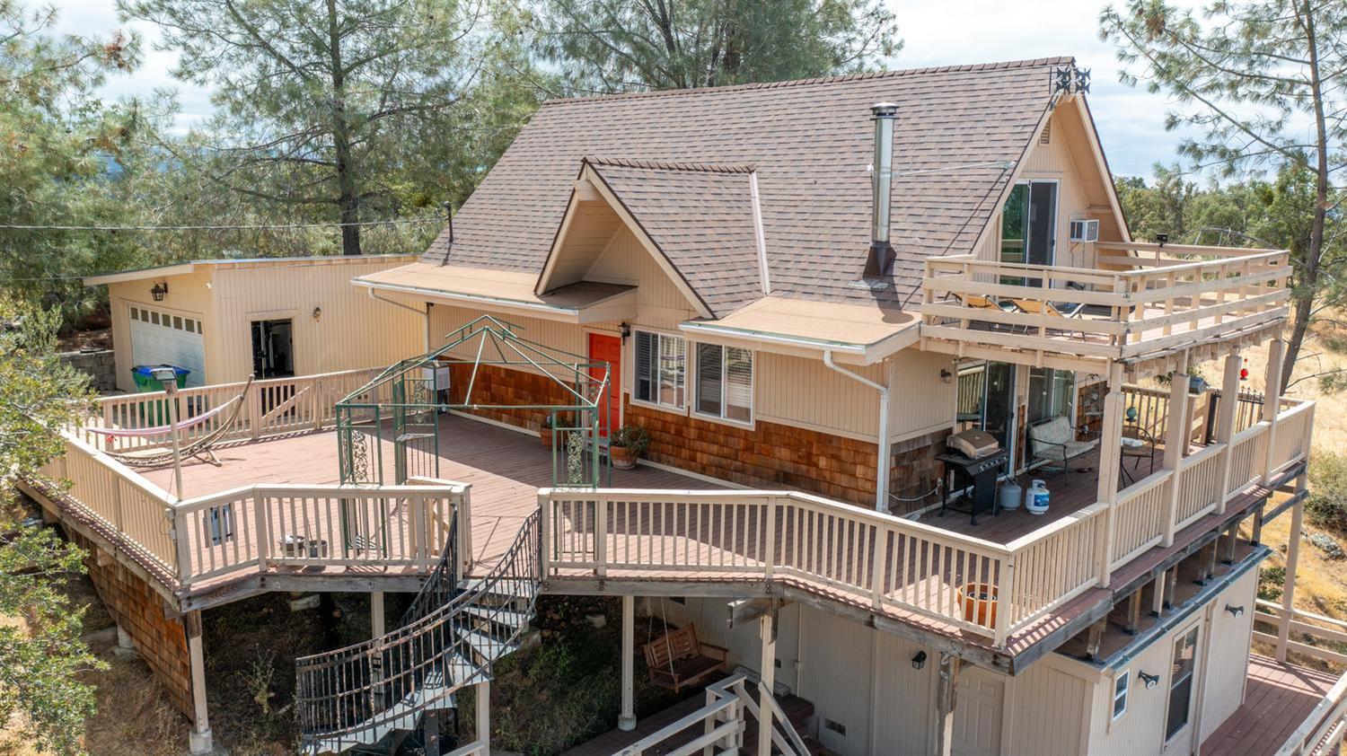 5874 Arbolada Dr, La Grange, CA 95329