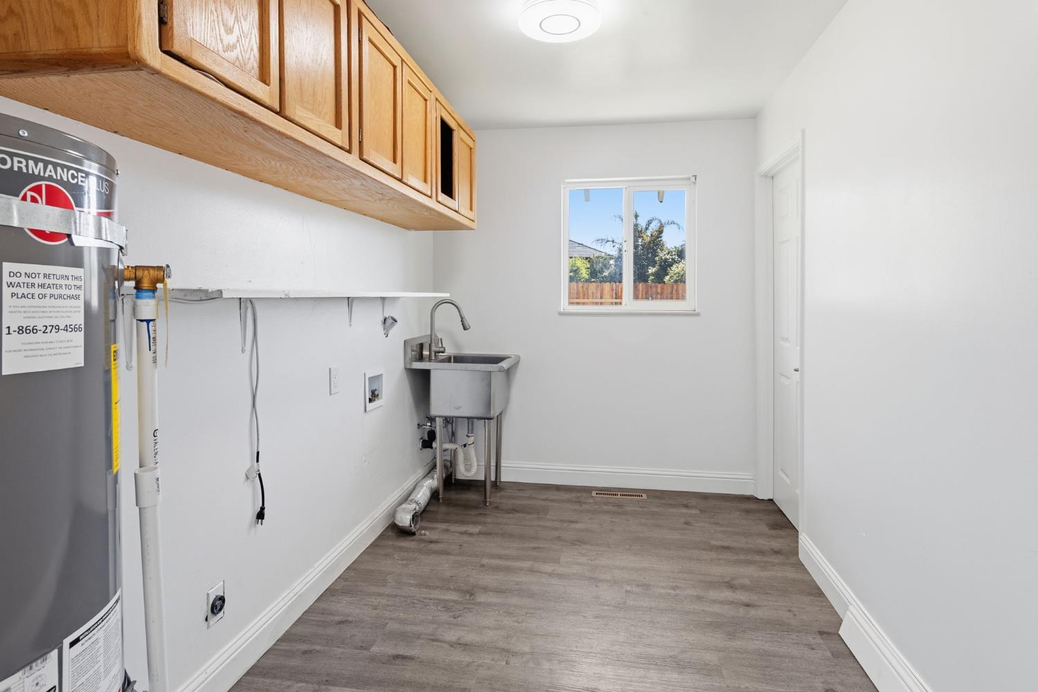 1408 Wallin Way, Modesto, CA 95351