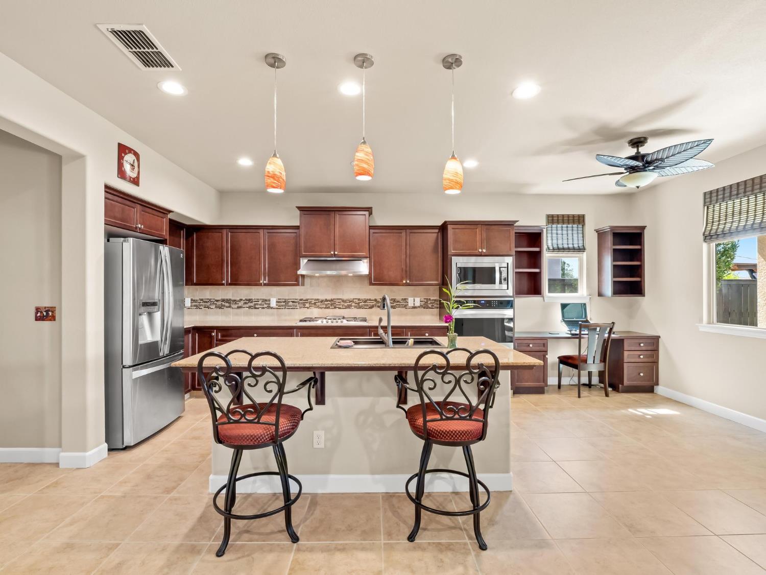 1178 Blackwood Ave, Clovis, CA 93619