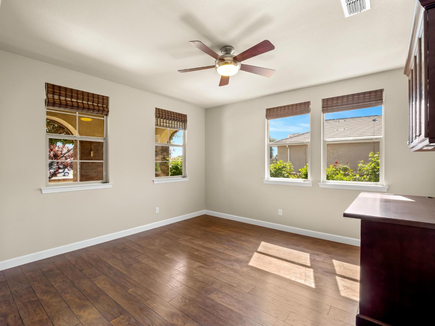1178 Blackwood Ave, Clovis, CA 93619