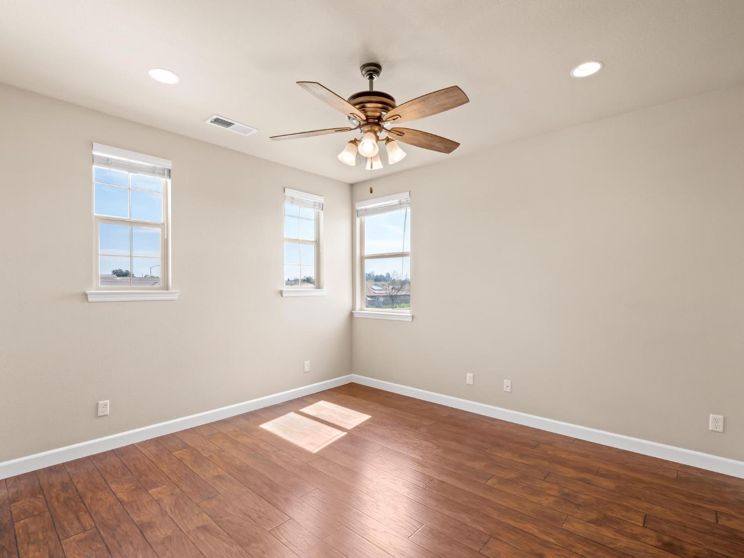 1178 Blackwood Ave, Clovis, CA 93619