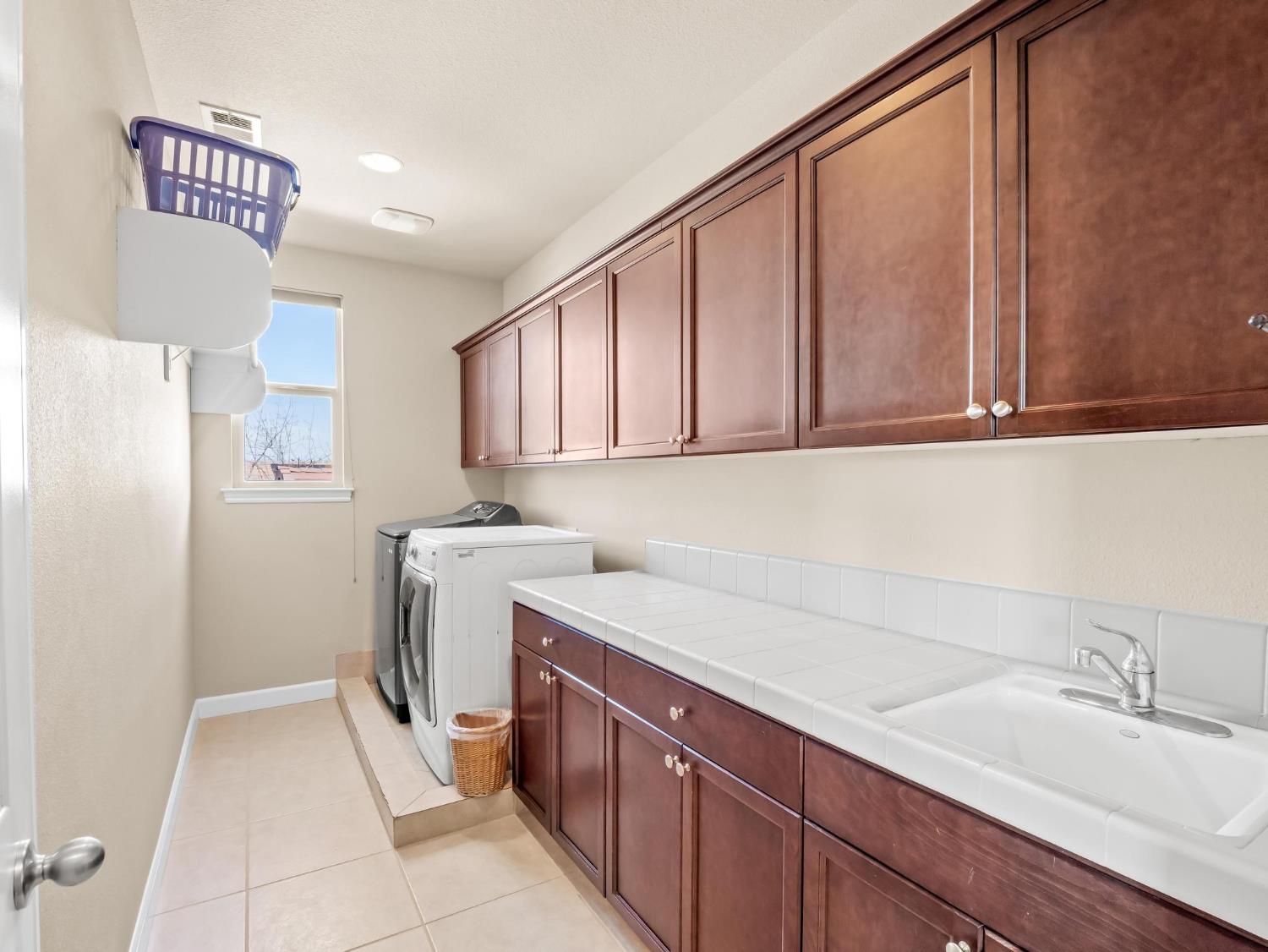 1178 Blackwood Ave, Clovis, CA 93619