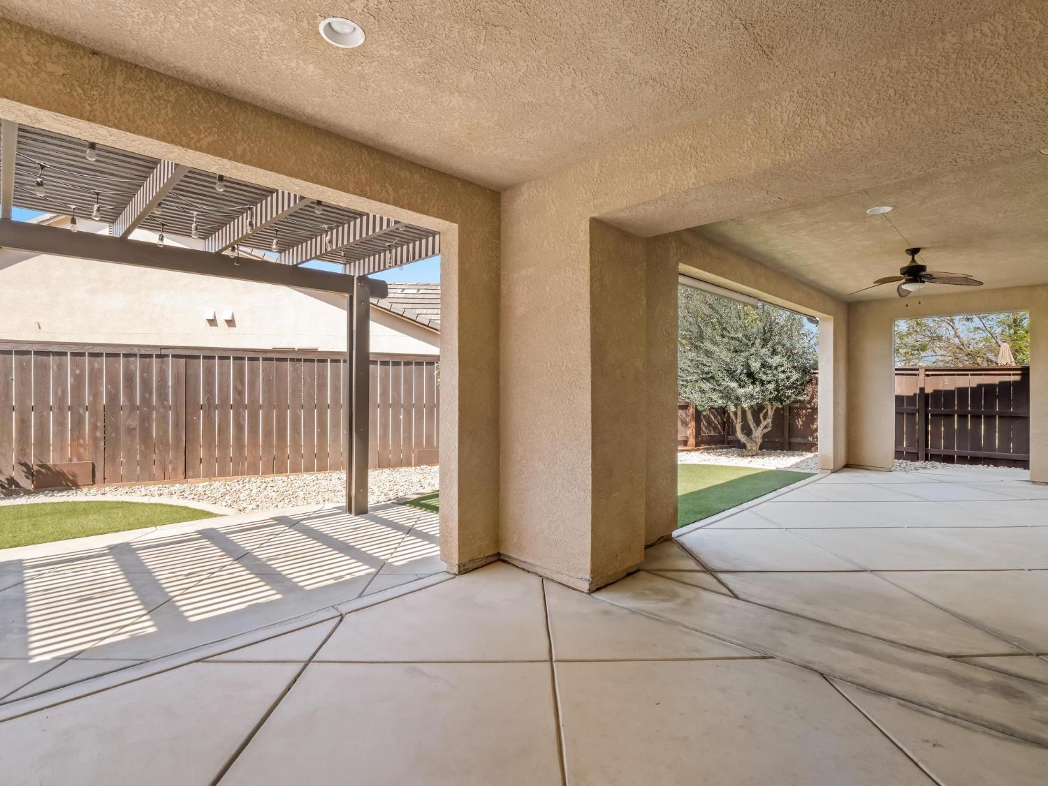 1178 Blackwood Ave, Clovis, CA 93619
