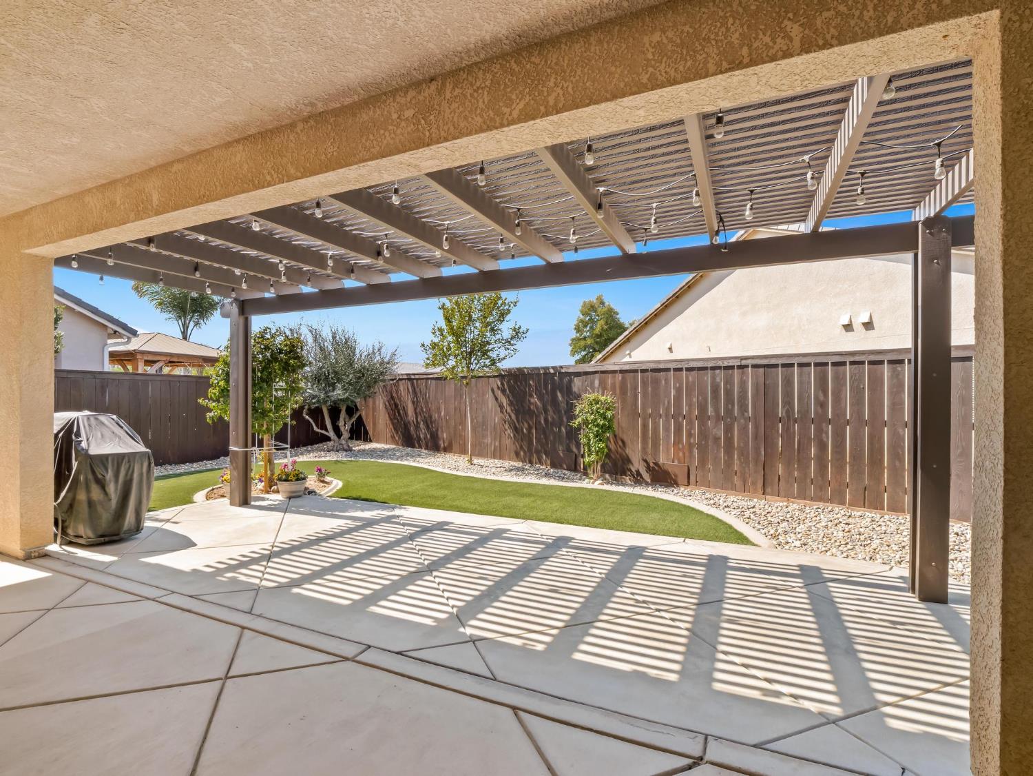 1178 Blackwood Ave, Clovis, CA 93619