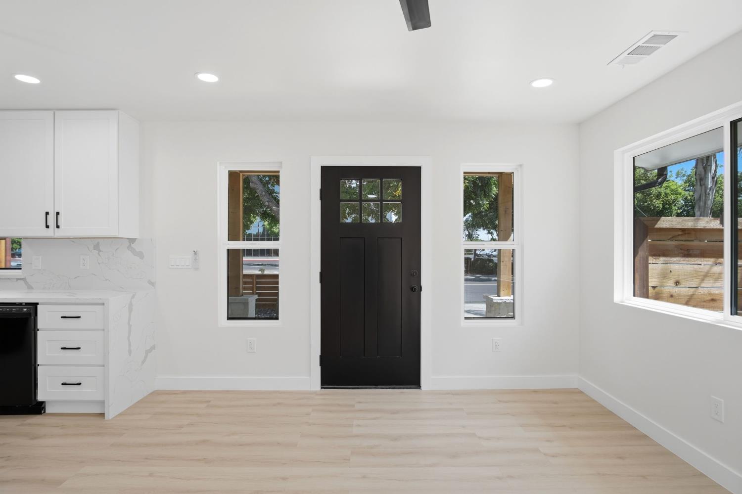 142 E Coolidge Ave, Modesto, CA 95350