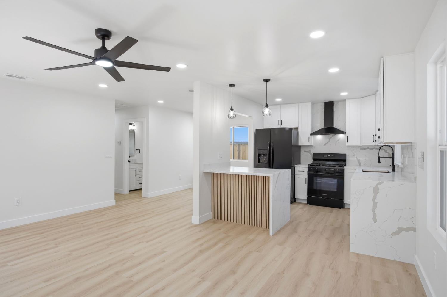 142 E Coolidge Ave, Modesto, CA 95350