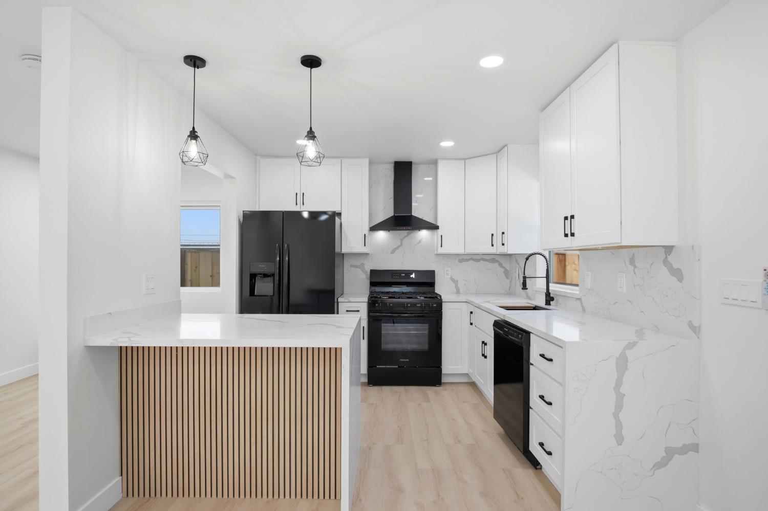 142 E Coolidge Ave, Modesto, CA 95350