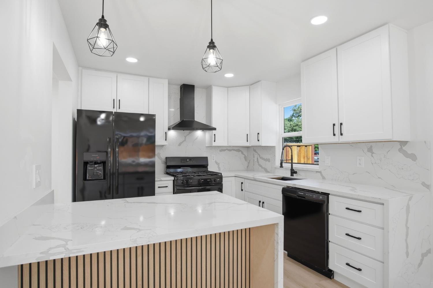 142 E Coolidge Ave, Modesto, CA 95350