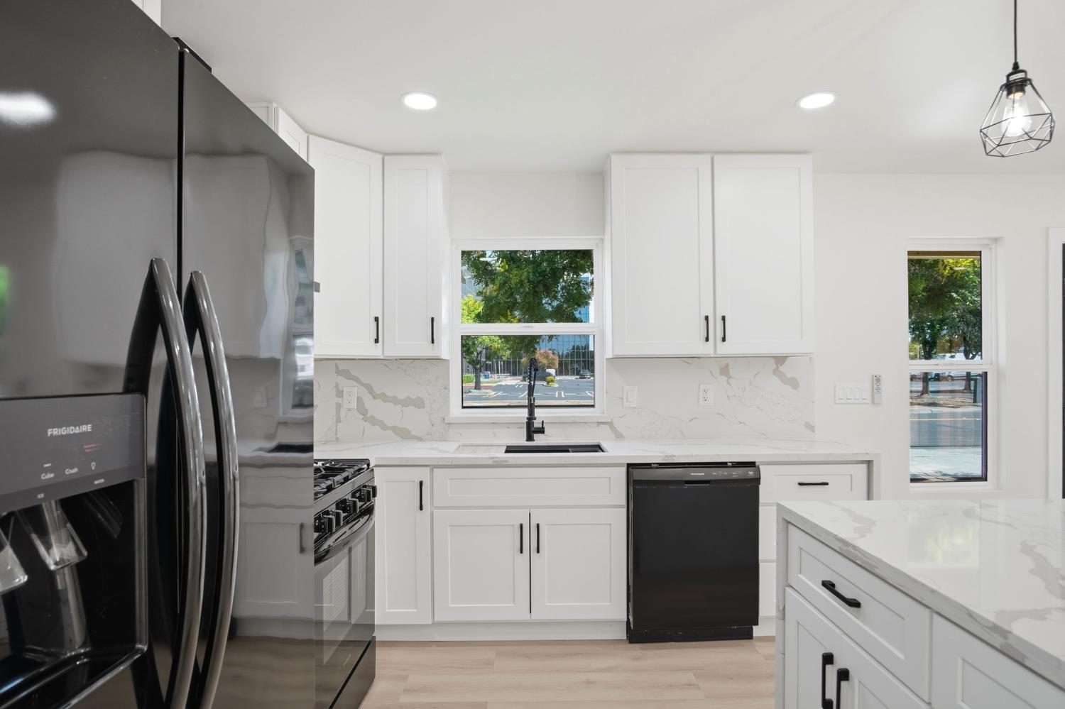 142 E Coolidge Ave, Modesto, CA 95350