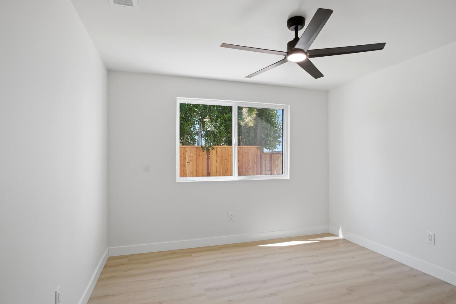 142 E Coolidge Ave, Modesto, CA 95350
