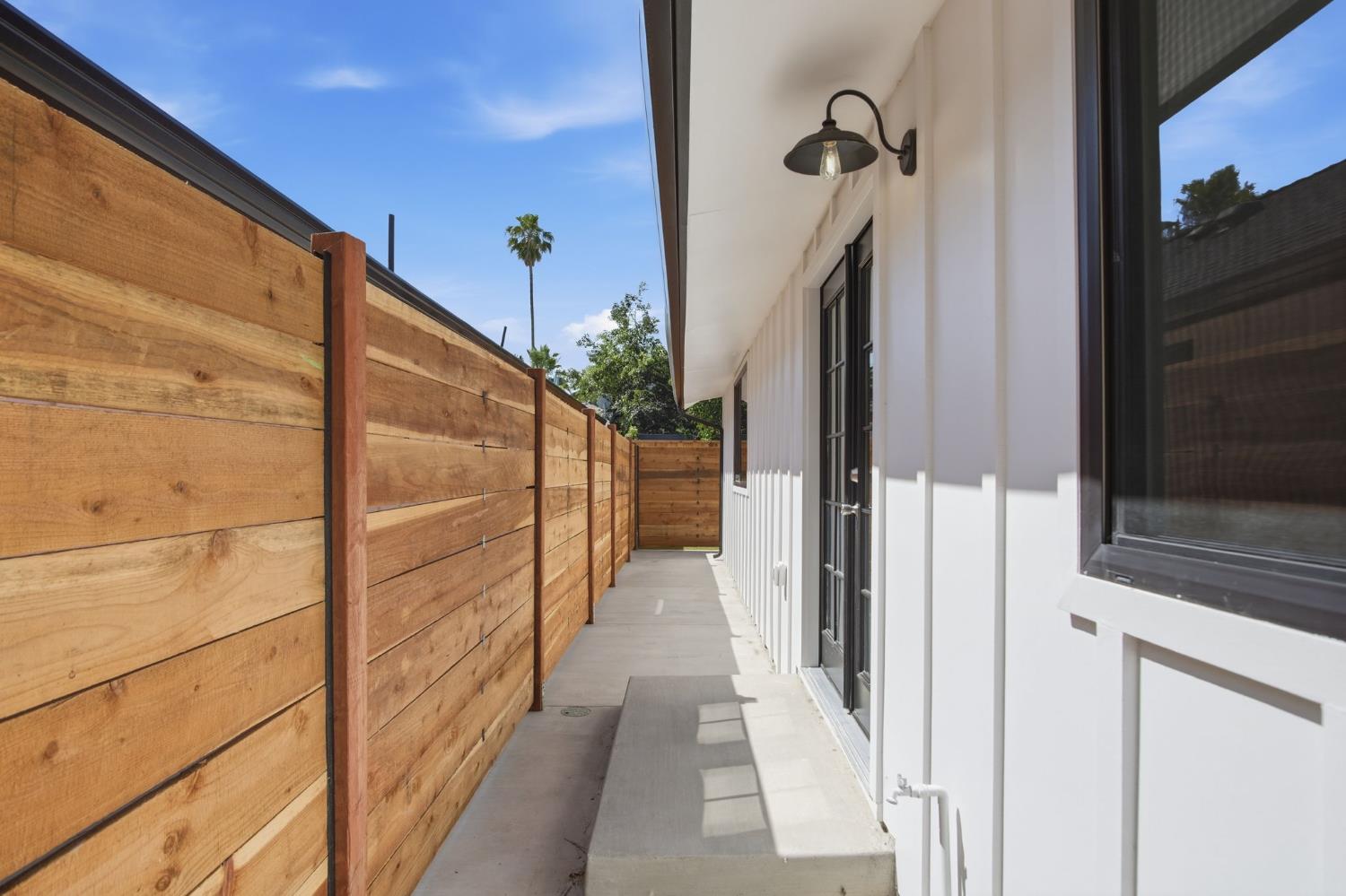 142 E Coolidge Ave, Modesto, CA 95350