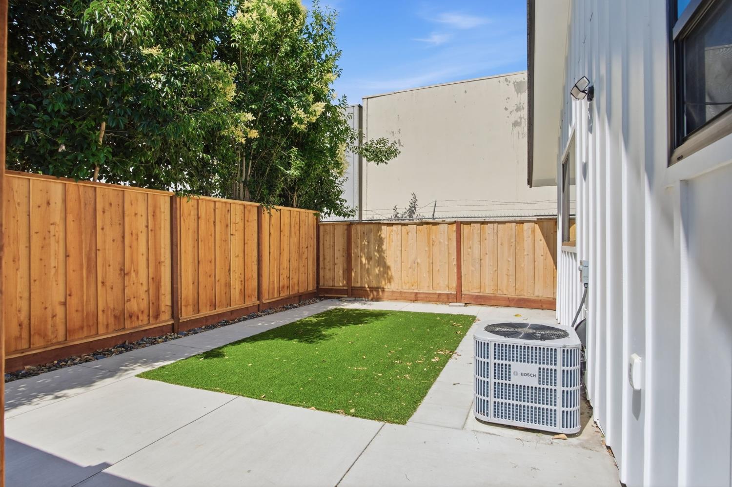 142 E Coolidge Ave, Modesto, CA 95350