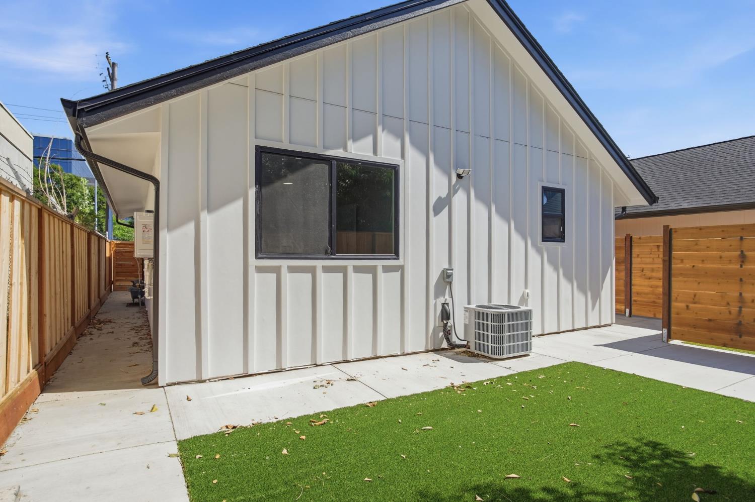 142 E Coolidge Ave, Modesto, CA 95350