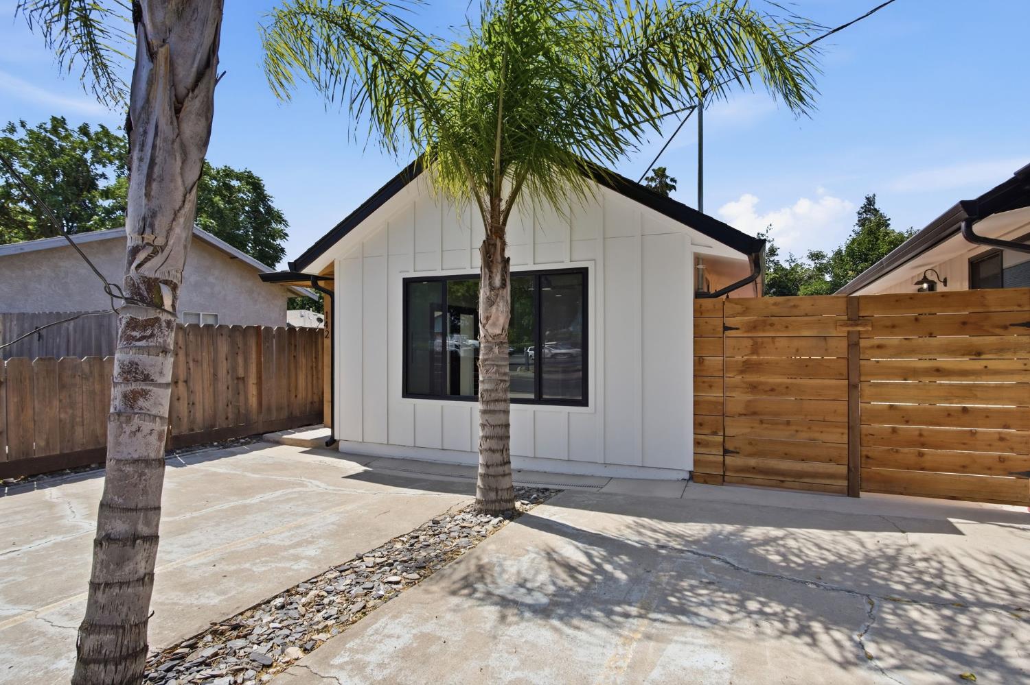142 E Coolidge Ave, Modesto, CA 95350