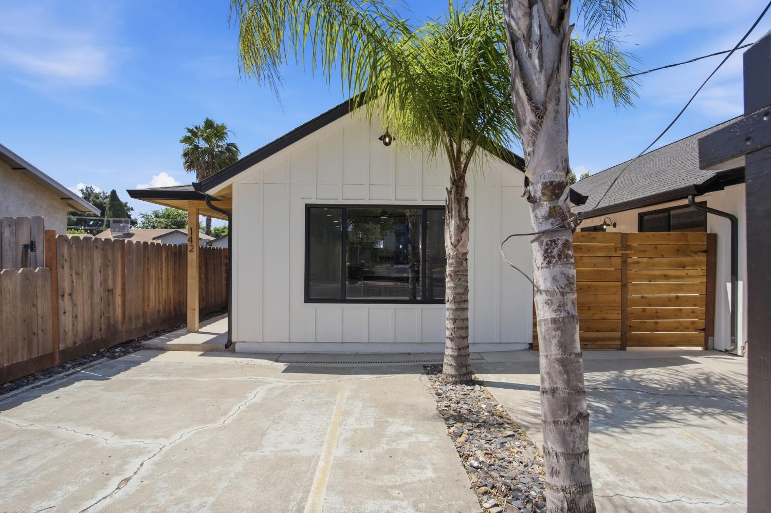 142 E Coolidge Ave, Modesto, CA 95350
