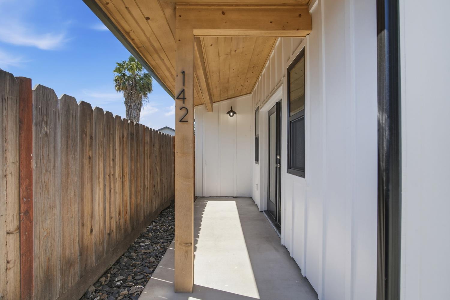 142 E Coolidge Ave, Modesto, CA 95350