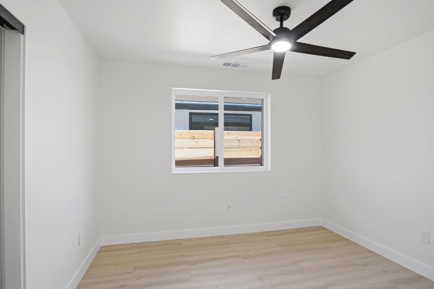 142 E Coolidge Ave, Modesto, CA 95350