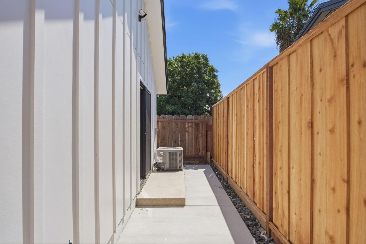 142 E Coolidge Ave, Modesto, CA 95350