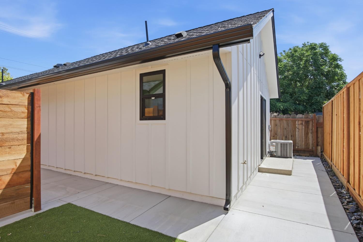 142 E Coolidge Ave, Modesto, CA 95350